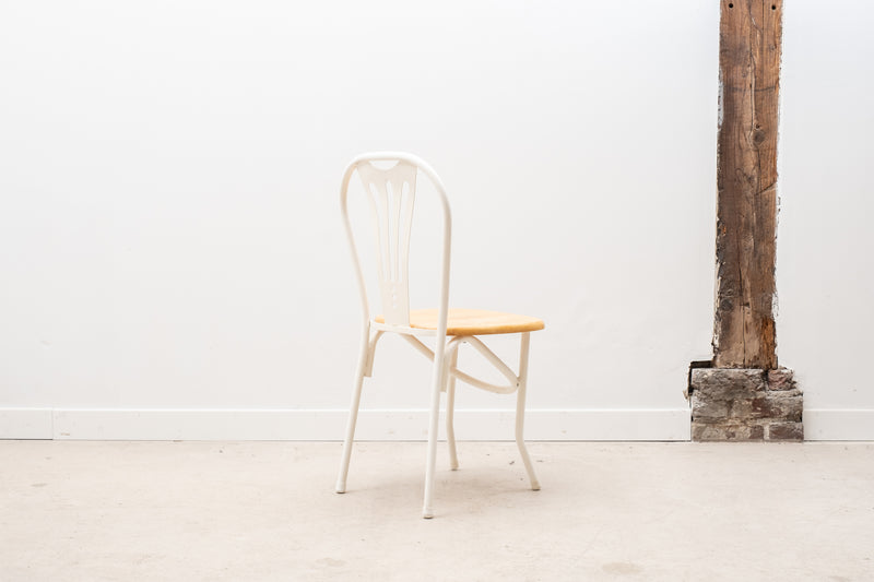 Chaise en bois et métal blanc