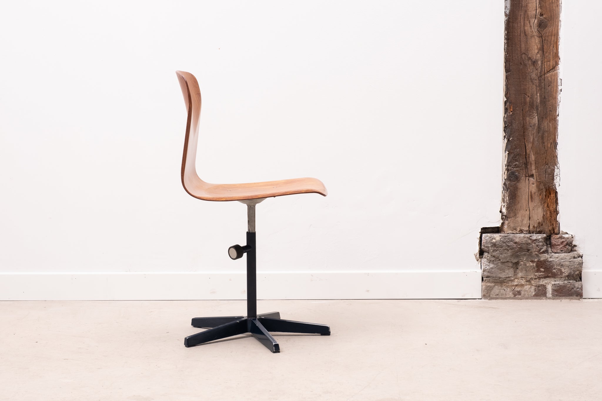Chaise atelier ajustable Galvanitas chêne et noir