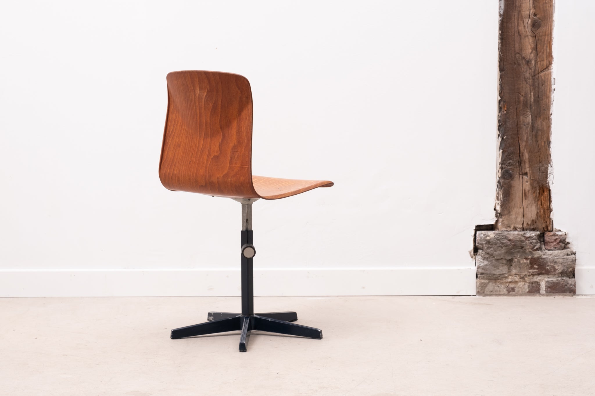 Chaise atelier ajustable Galvanitas chêne et noir