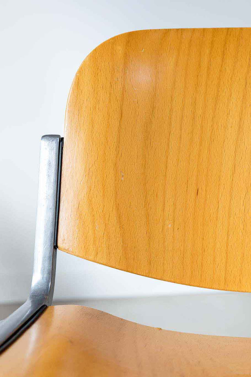 Chaise vintage en bois empilable style Castelli 106