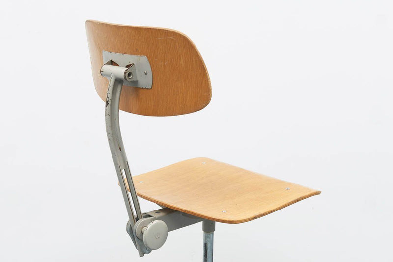 Chaise d'atelier Friso Kramer - Cartel de Belleville mobilier vintage paris