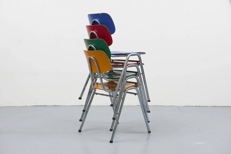 Chaises écolier multicolores - Cartel de Belleville mobilier vintage paris