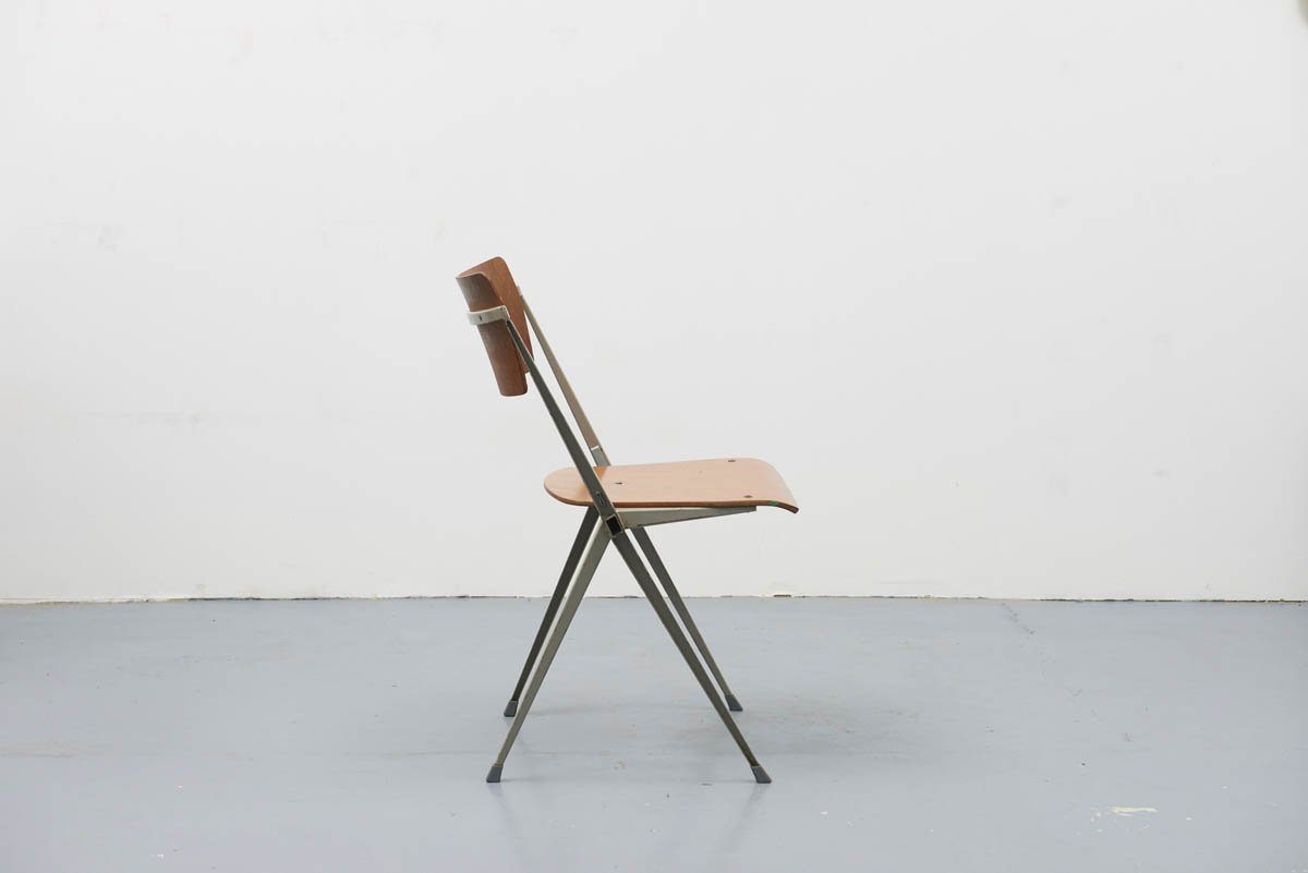 Pyramid chairs de Wim Rietveld pour Ahrend de Circkel 1960 - Cartel de Belleville mobilier vintage paris