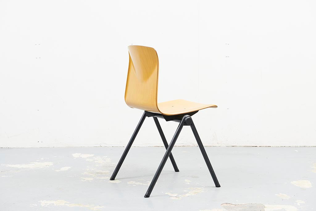Chaise vintage Galvanitas S30 colorée et gris anthracite