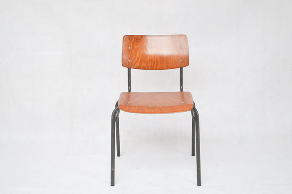 Chaise Ahrend Cirkel  (40 disponibles) - Cartel de Belleville mobilier vintage paris