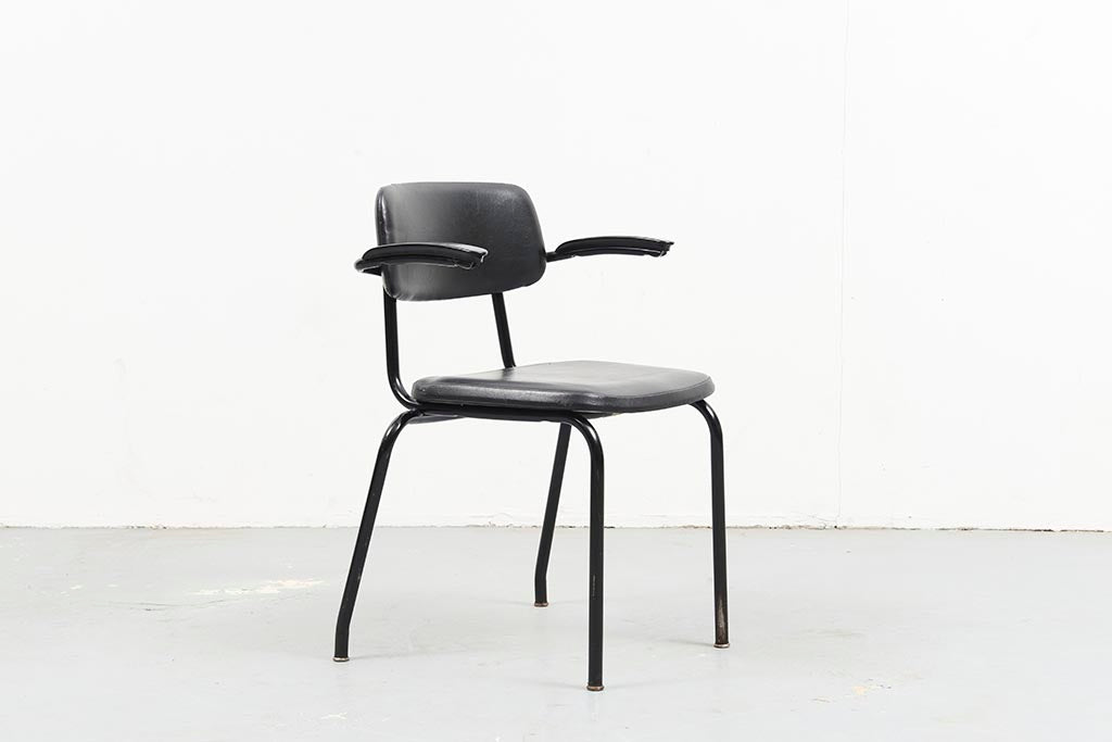 Chaise de bureau Ahrend en simili cuir noir