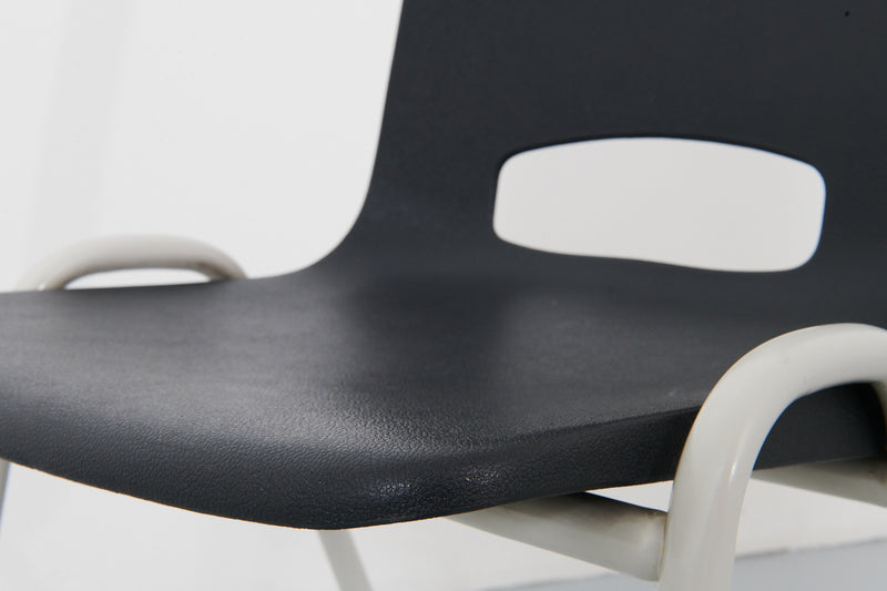 Chaise de terrasse en plastique gris / bordeaux