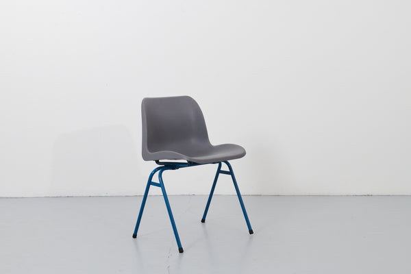 Gray Vepa chair with blue base